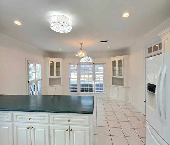 Building Photo - 107 Edinburgh Way