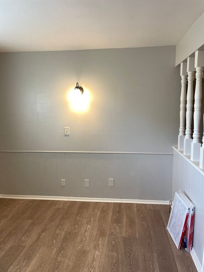 Building Photo - 400 Schenkel Ln