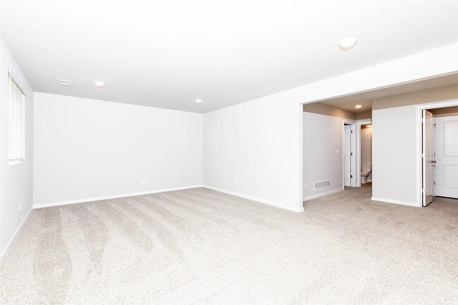 Building Photo - 1065 Waukee Ave