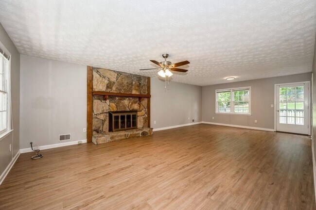 Building Photo - 1763 Sherman Ln