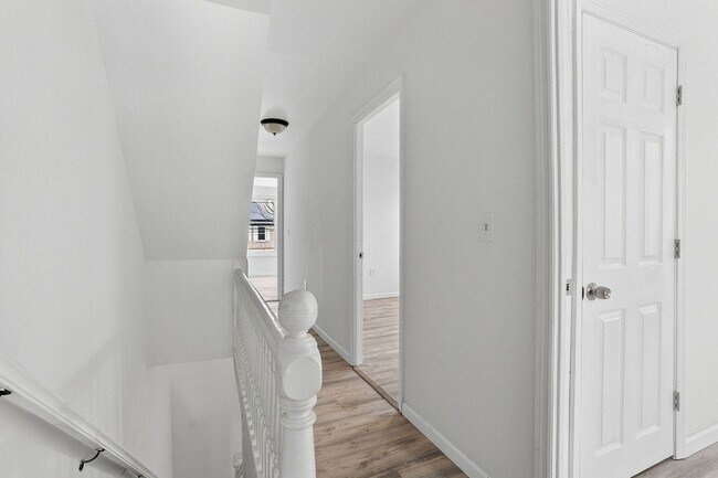 Building Photo - 398-400 N. Maple Ave