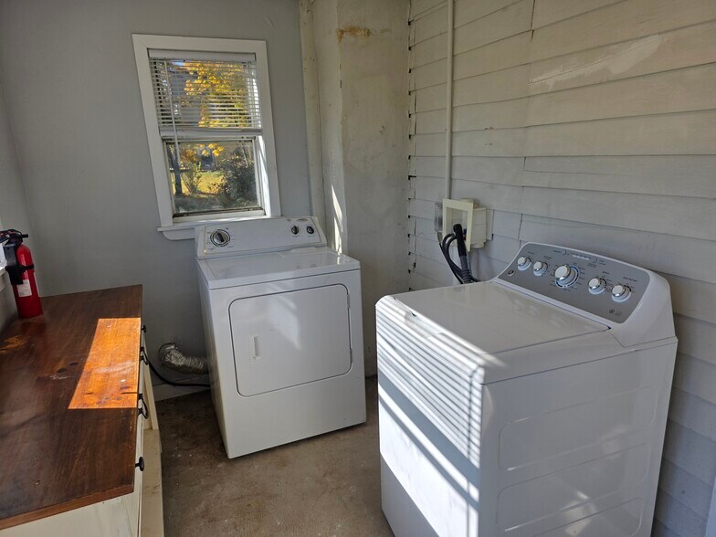 Building Photo - 2215 N Main St