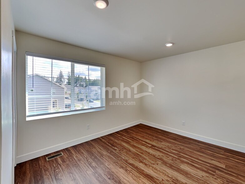 Building Photo - 1707 192nd St Ct E