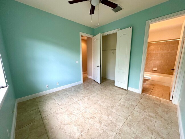Building Photo - 224 W Bay Cedar Cir