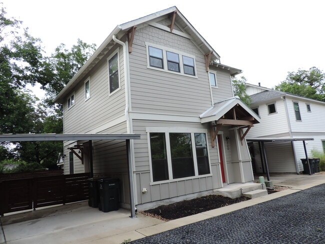 Building Photo - 425 E Mistletoe