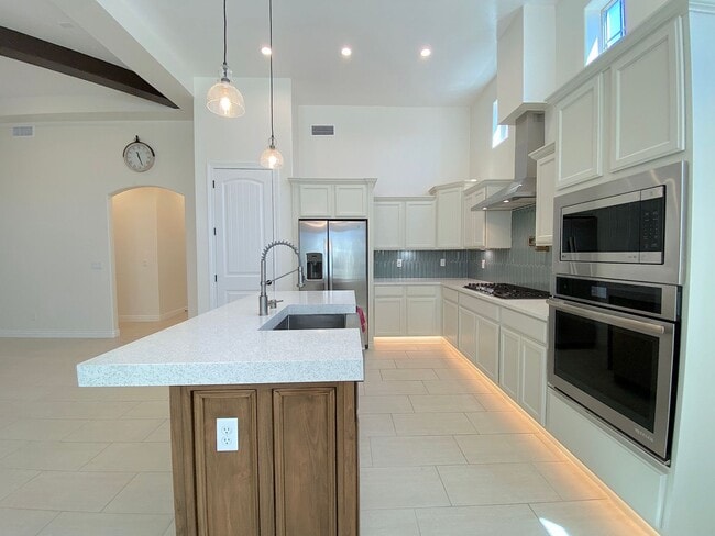 Building Photo - East El Paso 4 bed/ 2.5 Bath Refrig A/C