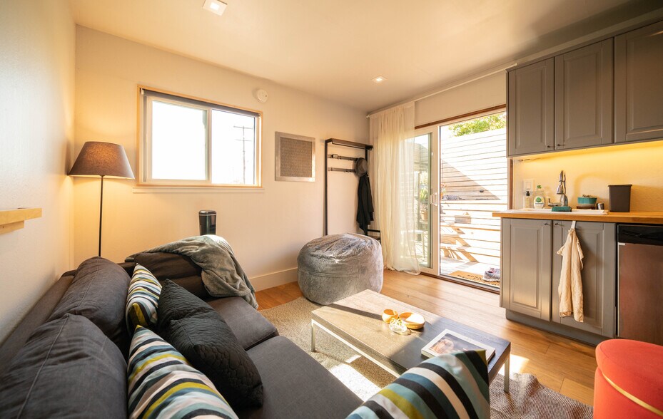 Living connects to outdoor patio - 5955 Fern St