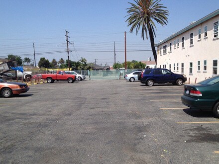 Building Photo - 10600 S Inglewood Ave