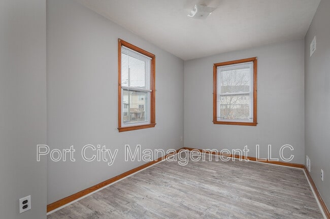 Building Photo - 1237 Delbert Ave