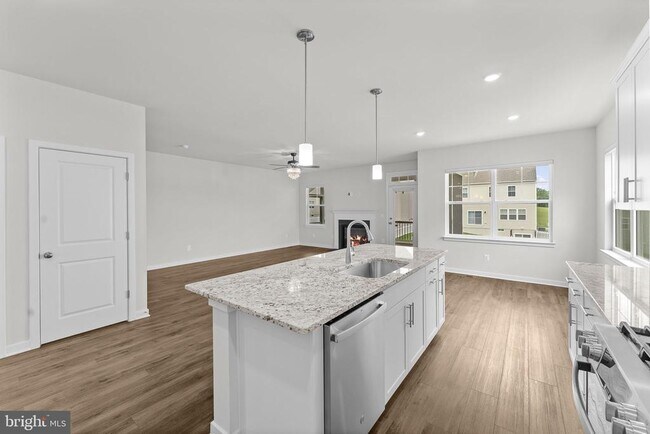 Building Photo - 2047 Armstrong Ter