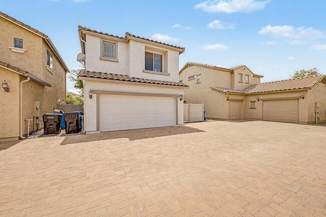 Building Photo - 26616 N Babbling Brook Dr