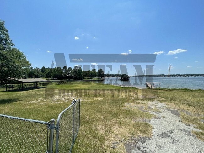 Building Photo - Cozy Lake View 2 Bed 1 Bath house for rent!