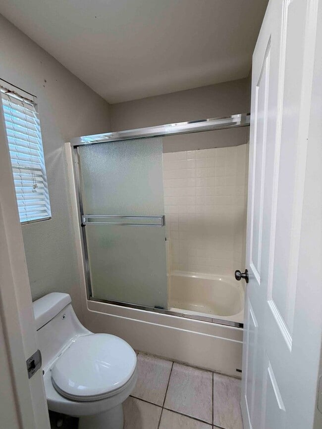 Building Photo - Great 4 Bedroom with Pool