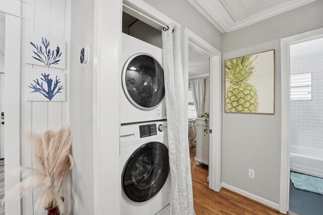 Building Photo - 3101 Kleinmann Ave