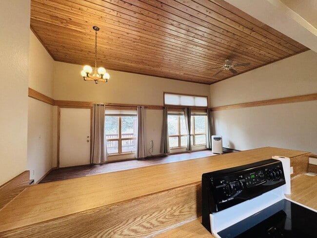 Building Photo - 2433 Sunlight Cir