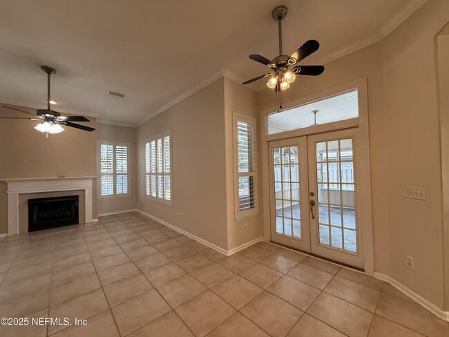 Building Photo - 12196 Lake Fern Dr