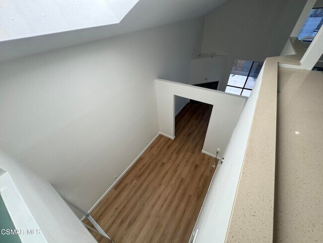 Building Photo - 13331 Moorpark St