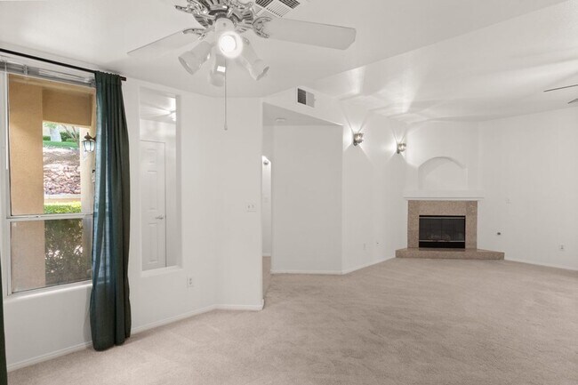 Building Photo - Beautiful 2 Bed 2 Bath ground floor condo in Guard Gated Green Valley Community. 1 Car garage!