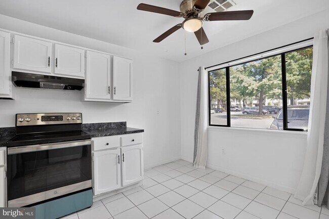 Building Photo - 1151 Dublin Pl