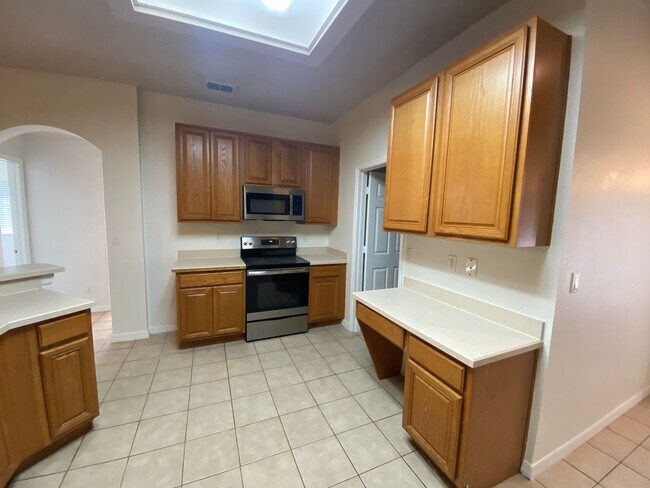 Building Photo - Pool Home for Rent