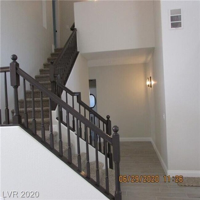 Building Photo - Beautiful 3 Bedroom/2.5 Baths in Summerlin
