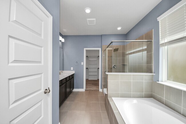 Building Photo - 931 Barstow Dr