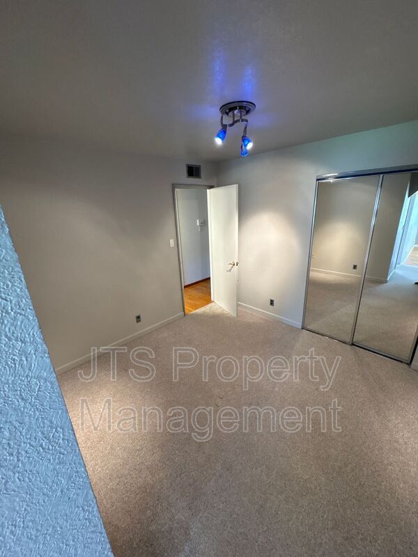 Building Photo - 2128 W La Loma Dr