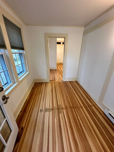 Building Photo - 537 Main St