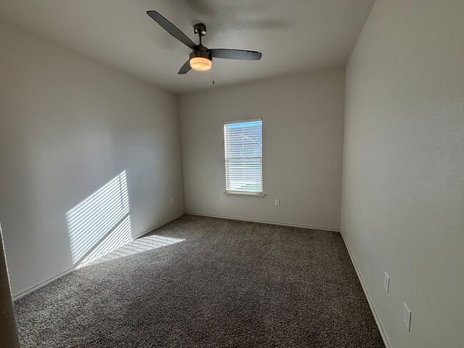 Building Photo - Townhome – Steps Away from Lubbock Cooper