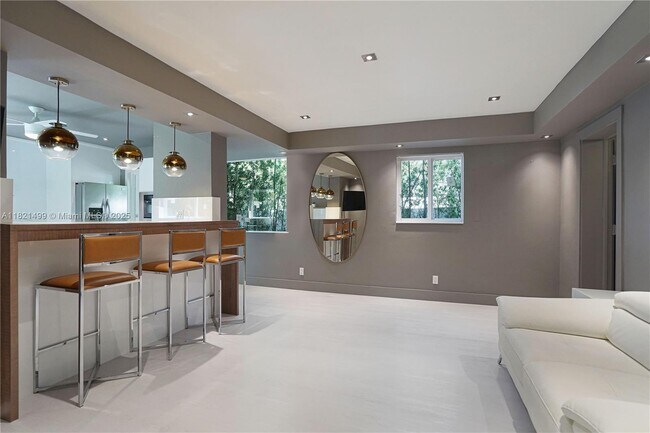 Building Photo - 5650 Pine Tree Dr