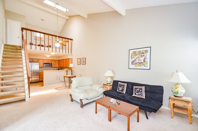 Building Photo - 6211 Ludington Dr