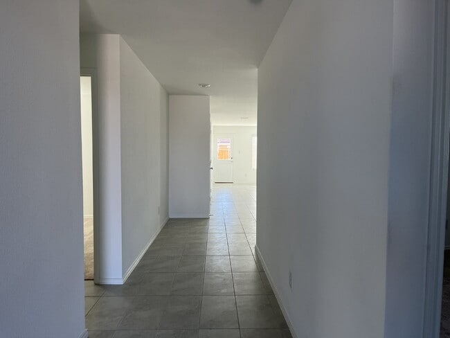 Building Photo - Beautiful Princeton Home – Modern Layout in a Desirable Community