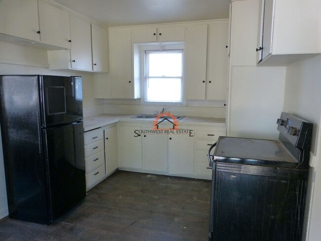 Building Photo - 1 bedroom 1 bath home that won't break the...