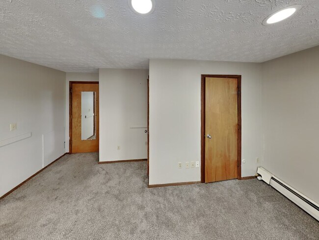 Building Photo - 120 E 13th Ave