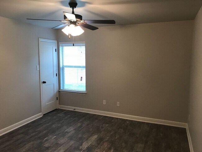Building Photo - Charming 2 Bed / 2 Bath Duplex in Trimmier...