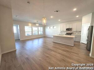 Building Photo - 7915 Needle Crk