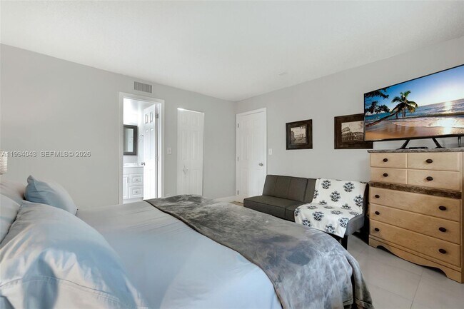 Building Photo - 1001 NW 45th St