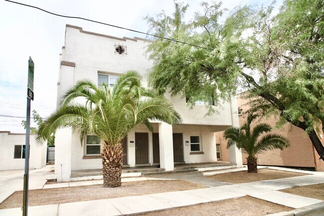 Building Photo - Furnished 2 Bedroom walking distance to Historic 4th Ave!