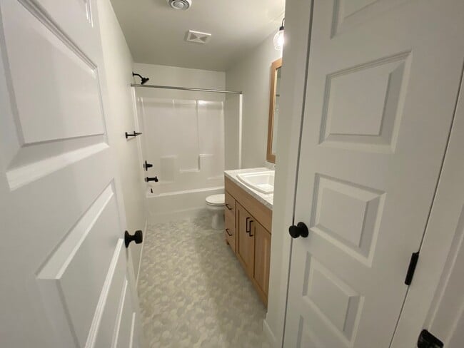 Building Photo - 3 bed, 2.5 bath South Fargo Home For Rent!