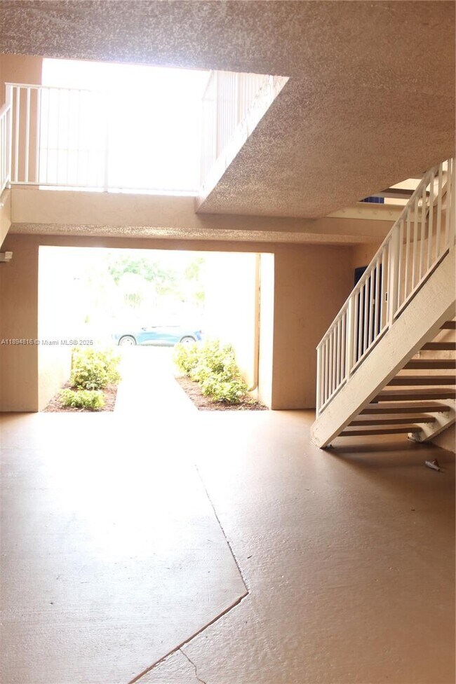 Building Photo - 10420 SW 158th Ct