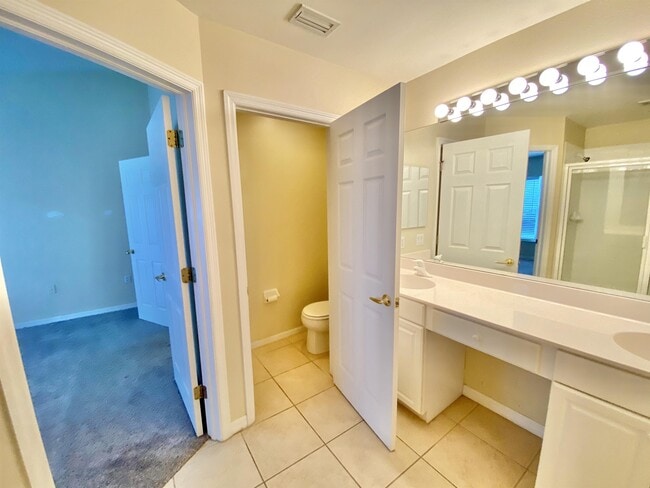 Building Photo - 909 Hampton Cir