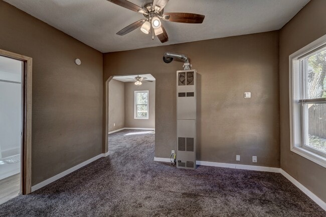 Building Photo - 812 Allen Ave