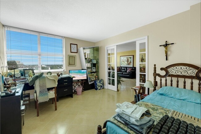 Building Photo - 9125 SW 77th Ave