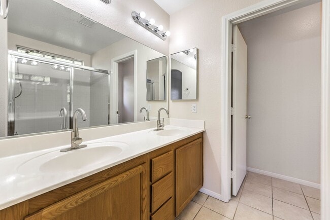 Building Photo - Beautiful 2 story home in Peccole Ranch.