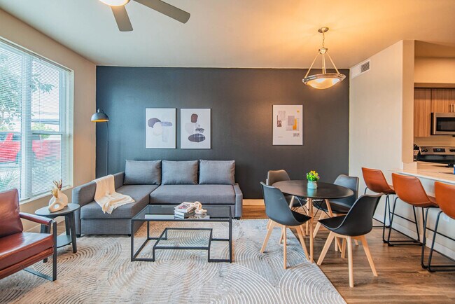 Building Photo - 2044 S Willow Creek Apartment