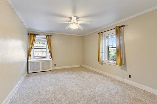 Building Photo - 705 E Beau St