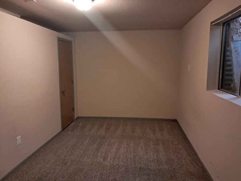Building Photo - 427 S Impala Dr