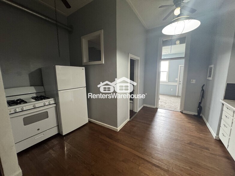 Primary Photo - 105 2nd St E