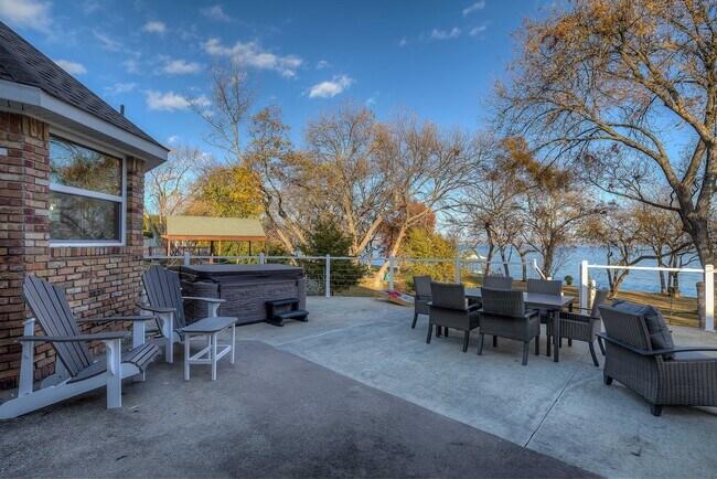 Building Photo - 8606 Columbia Dr