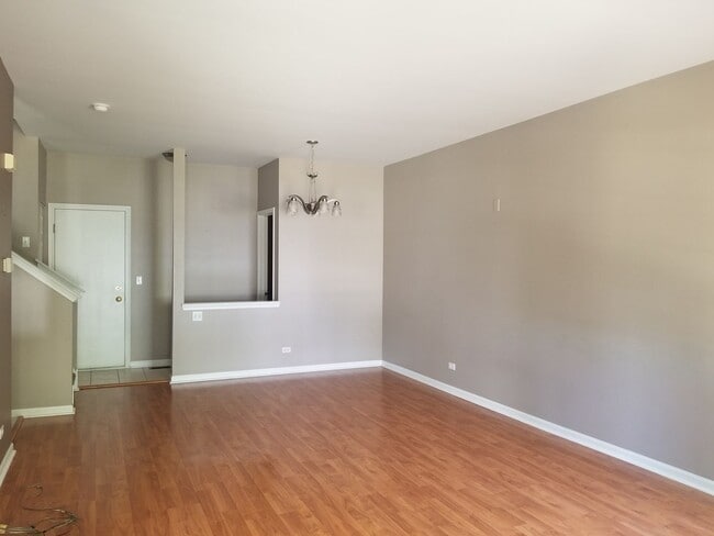 Building Photo - Aurora Two Bed Two Story Townhome